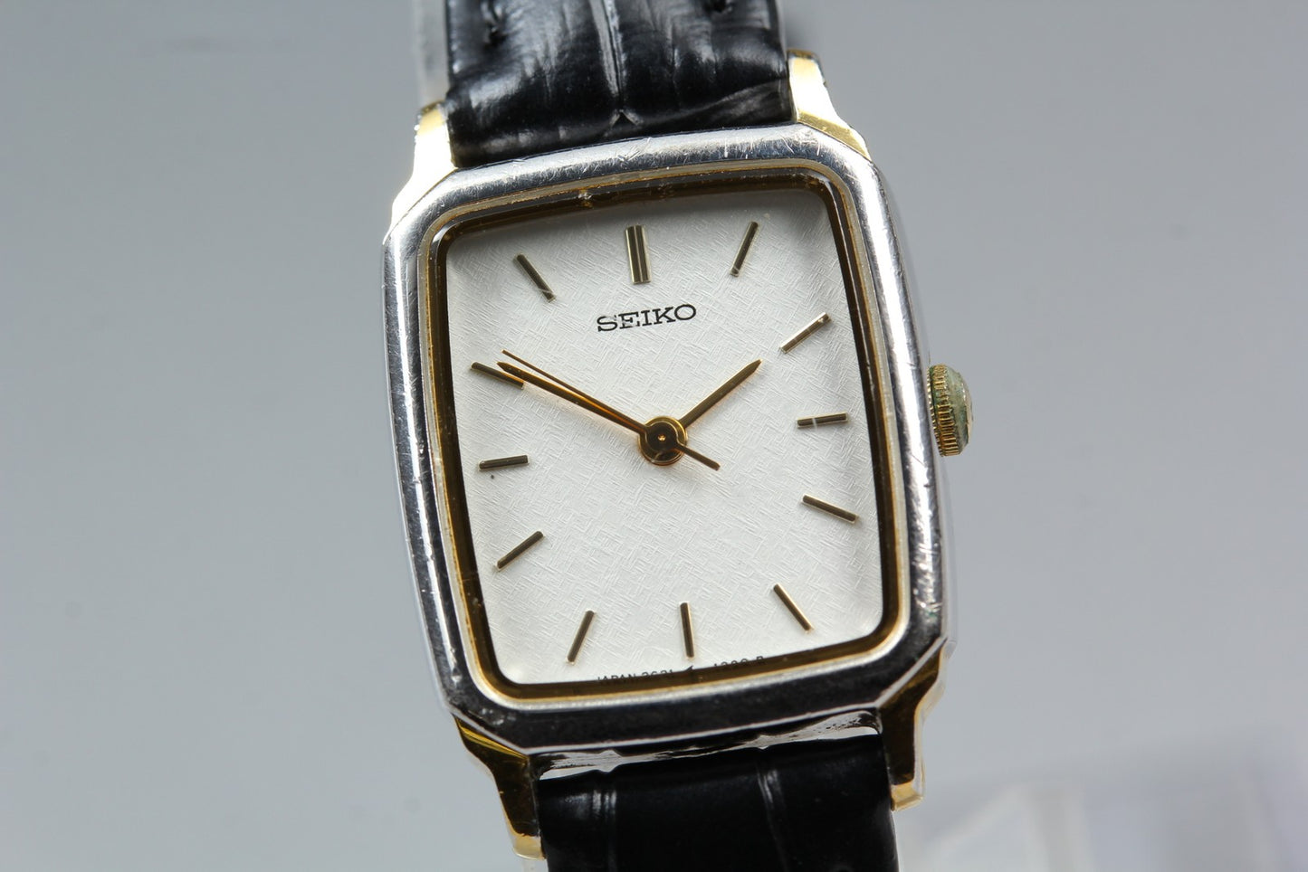 Vtg.1996  [N MINT] SEIKO 2C21-5540 Tank Silver 19.5mm Quartz Ladies Watch JAPAN