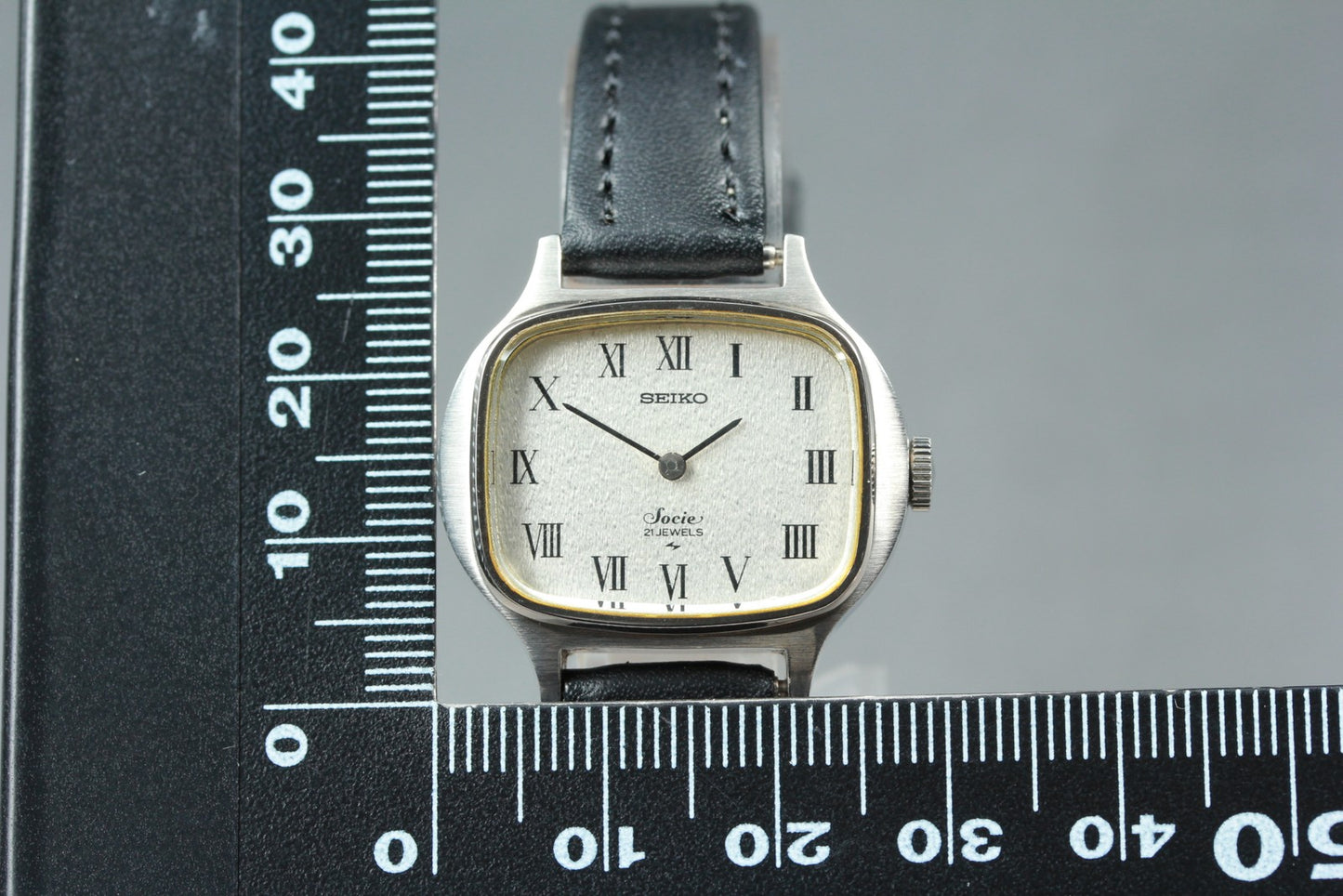 Vtg. [N MINT] SEIKO Socie 11-4020 Roman 28mm Silver Manual Ladies Watch JAPAN
