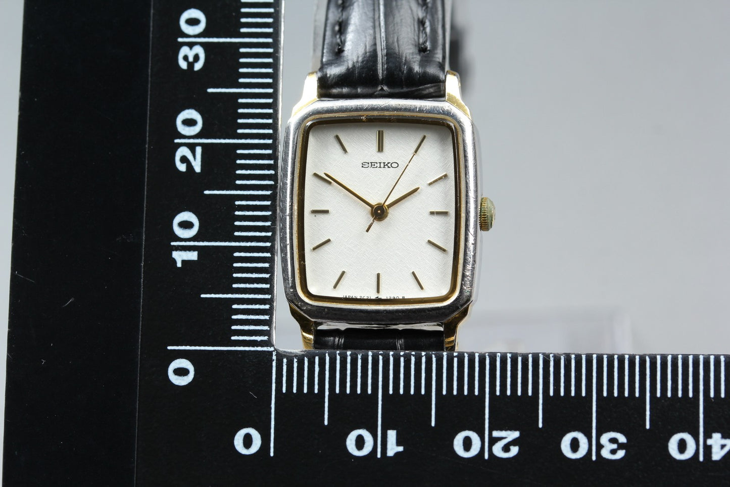 Vtg.1996  [N MINT] SEIKO 2C21-5540 Tank Silver 19.5mm Quartz Ladies Watch JAPAN