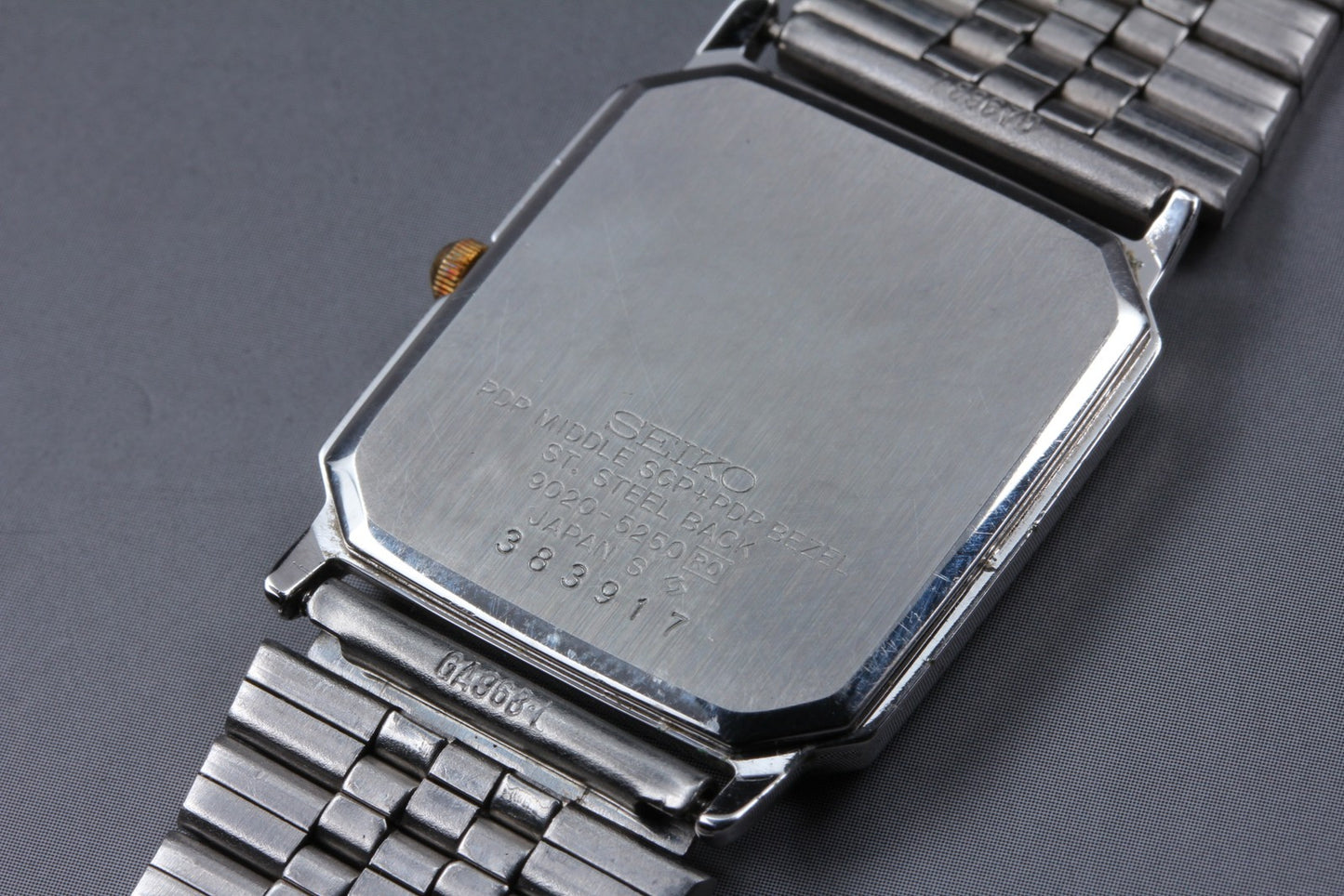 Vtg.1983 [N MINT] SEIKO 9020-5250 Bracelet Tank 26.5mm Quartz Men's Watch JAPAN