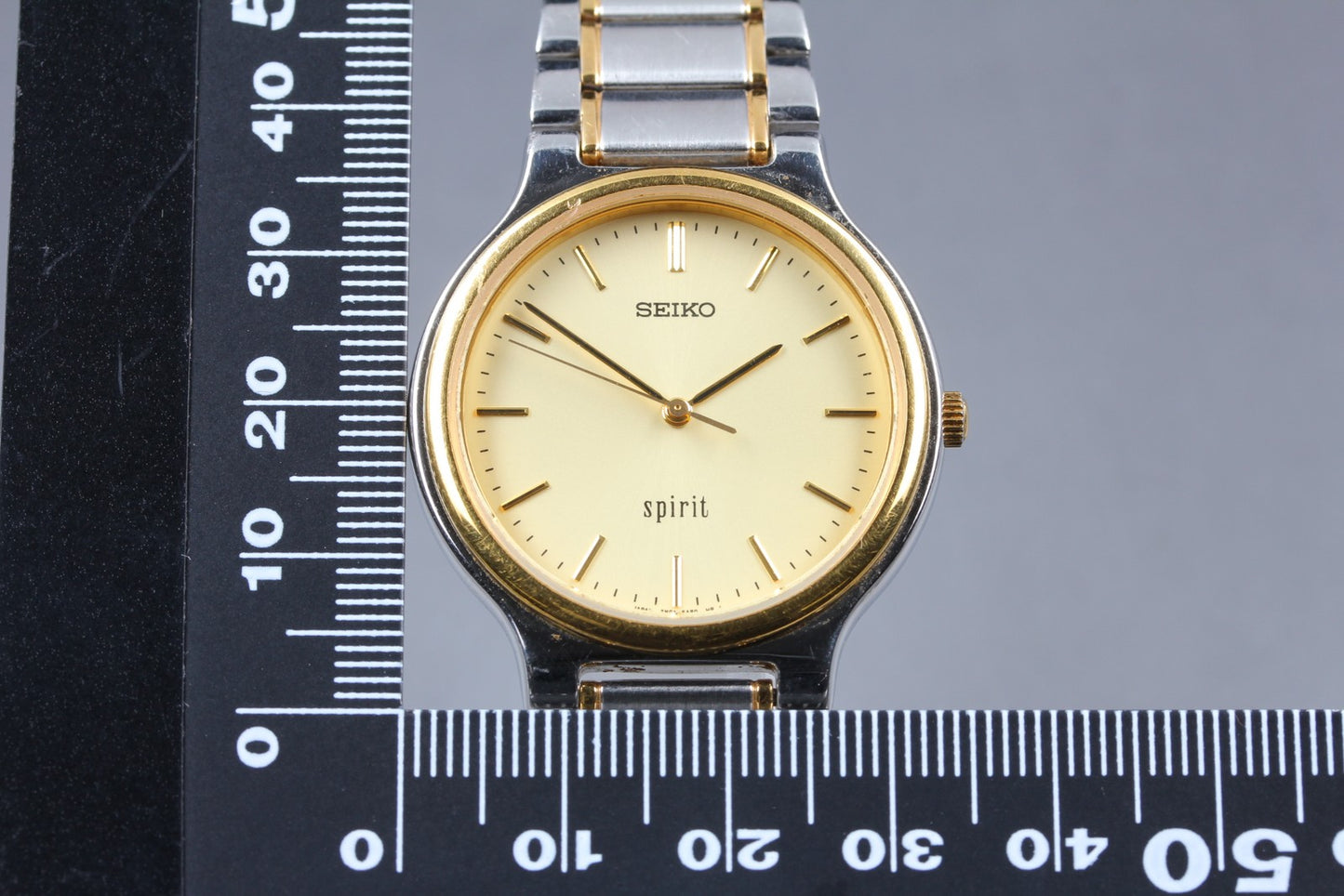 Vtg.1996 [Near MINT] SEIKO Spirit 7N01-6A70 33mm Silver Quartz Men's Watch JAPAN
