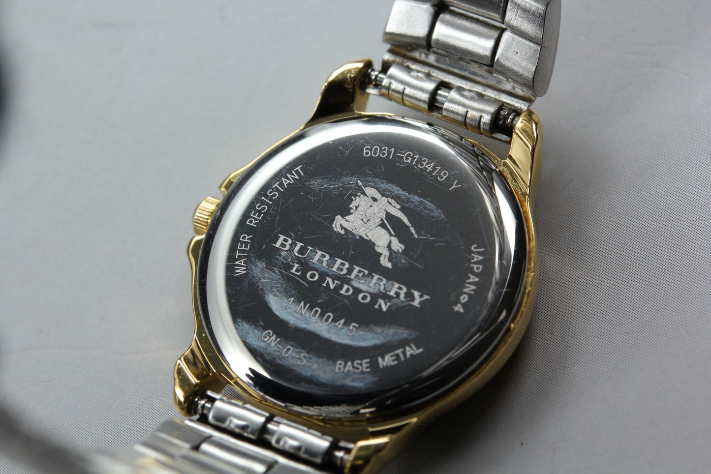 Vtg. [N MINT] BURBERRY 6031-G13419 Bracelet 24mm Gold Quartz Ladies Watch JAPAN