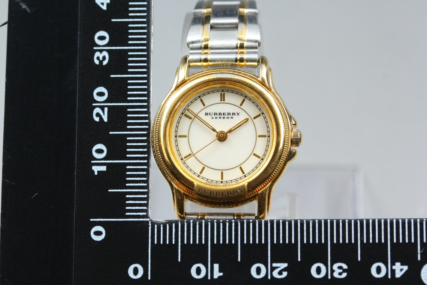 Vtg. [N MINT] BURBERRY 6031-G13419 Bracelet 24mm Gold Quartz Ladies Watch JAPAN