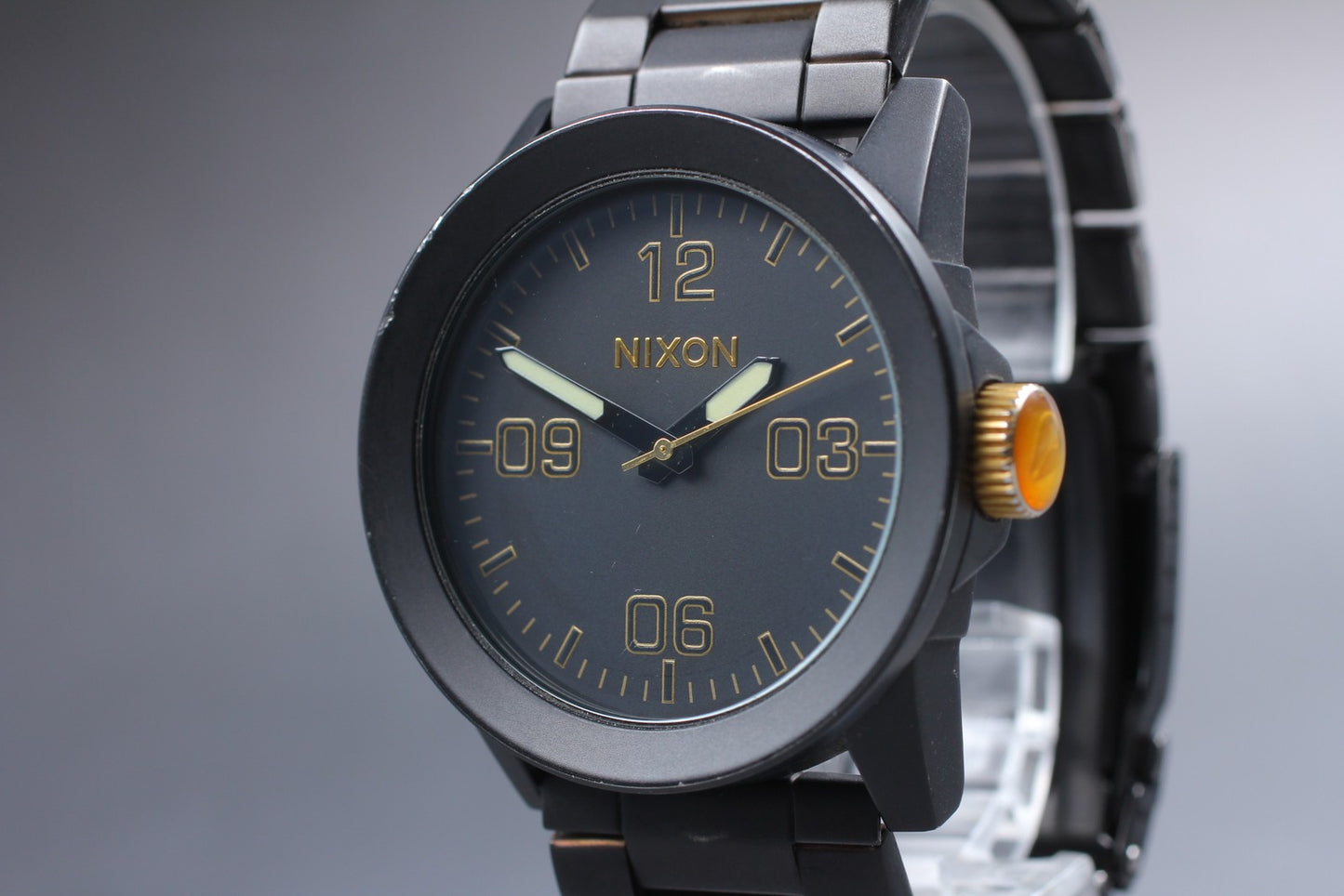[Near MINT] NIXON 11G 42mm Bracelet Black Gold Quartz Men's Watch From JAPAN