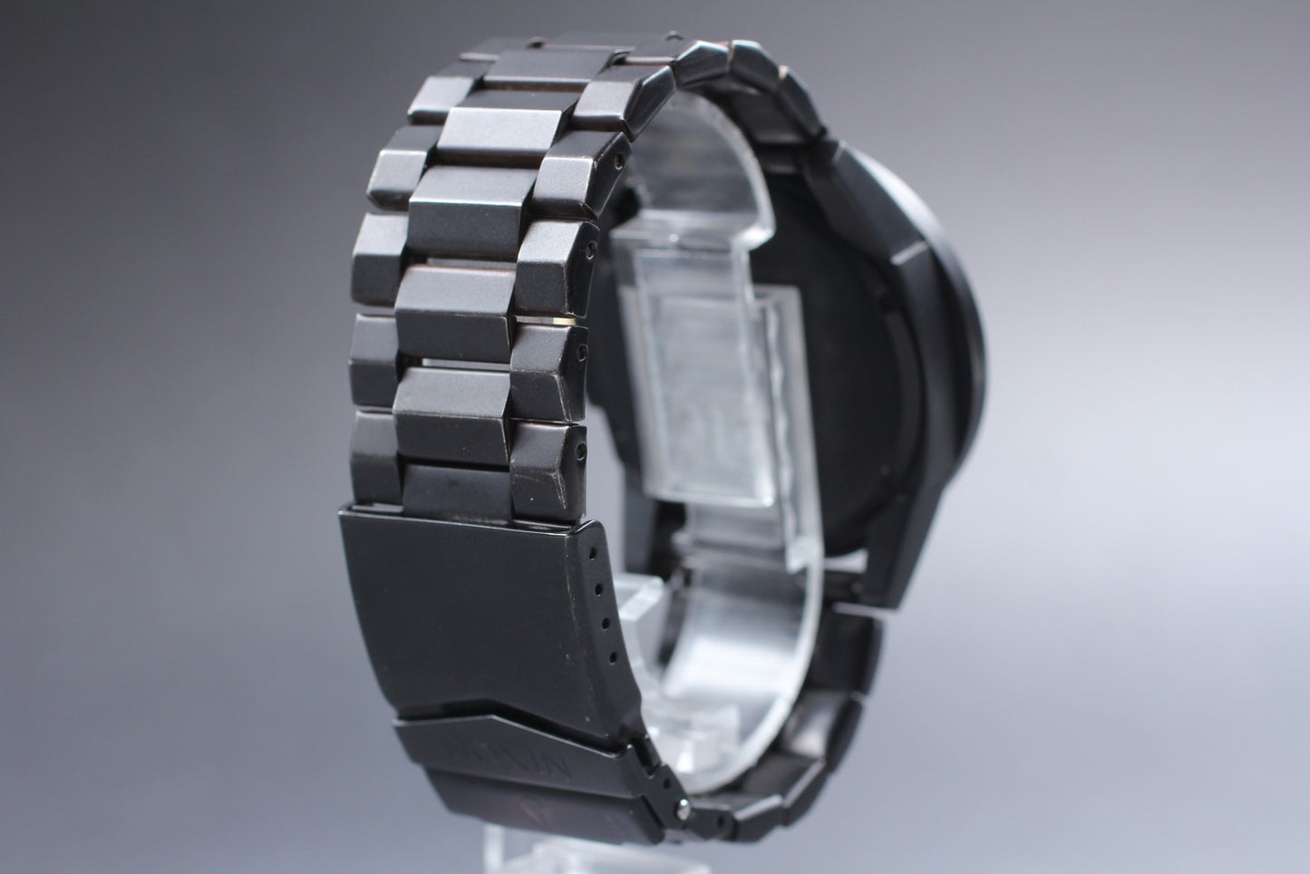[Near MINT] NIXON 11G 42mm Bracelet Black Gold Quartz Men's Watch From JAPAN
