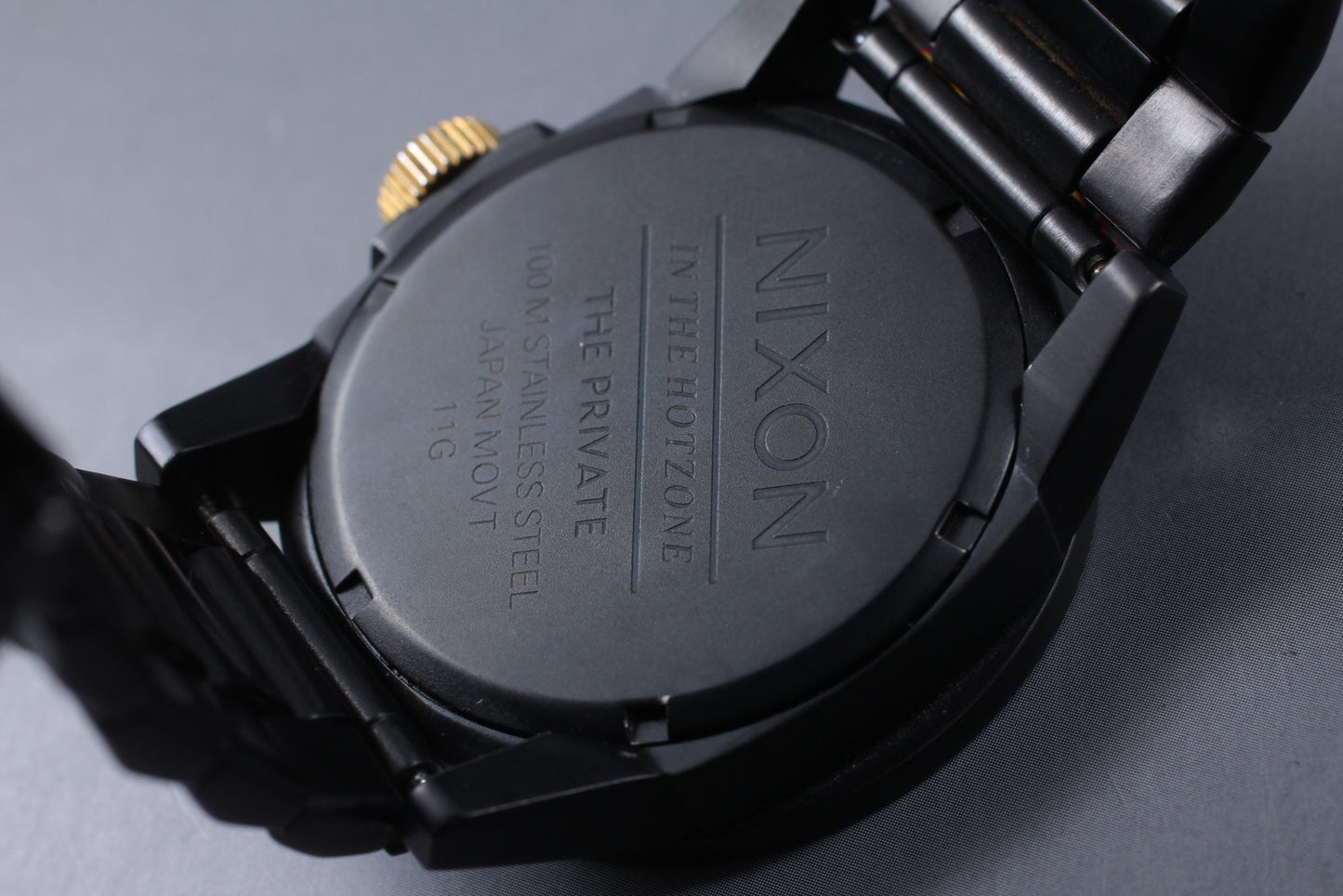 [Near MINT] NIXON 11G 42mm Bracelet Black Gold Quartz Men's Watch From JAPAN