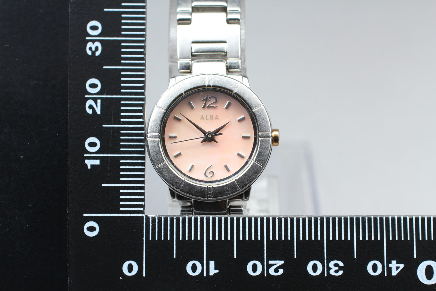 Vtg.1995 [N MINT] SEIKO 1N01-0FW0 20mm Shell Pink Quartz Ladies Watch From JAPAN