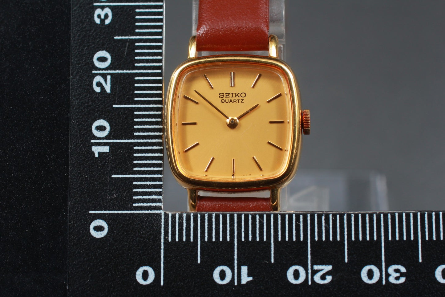 Vin.1994 [N MINT] SEIKO 2320-6930 Square 19mm Gold Quartz Ladies Watch JAPAN