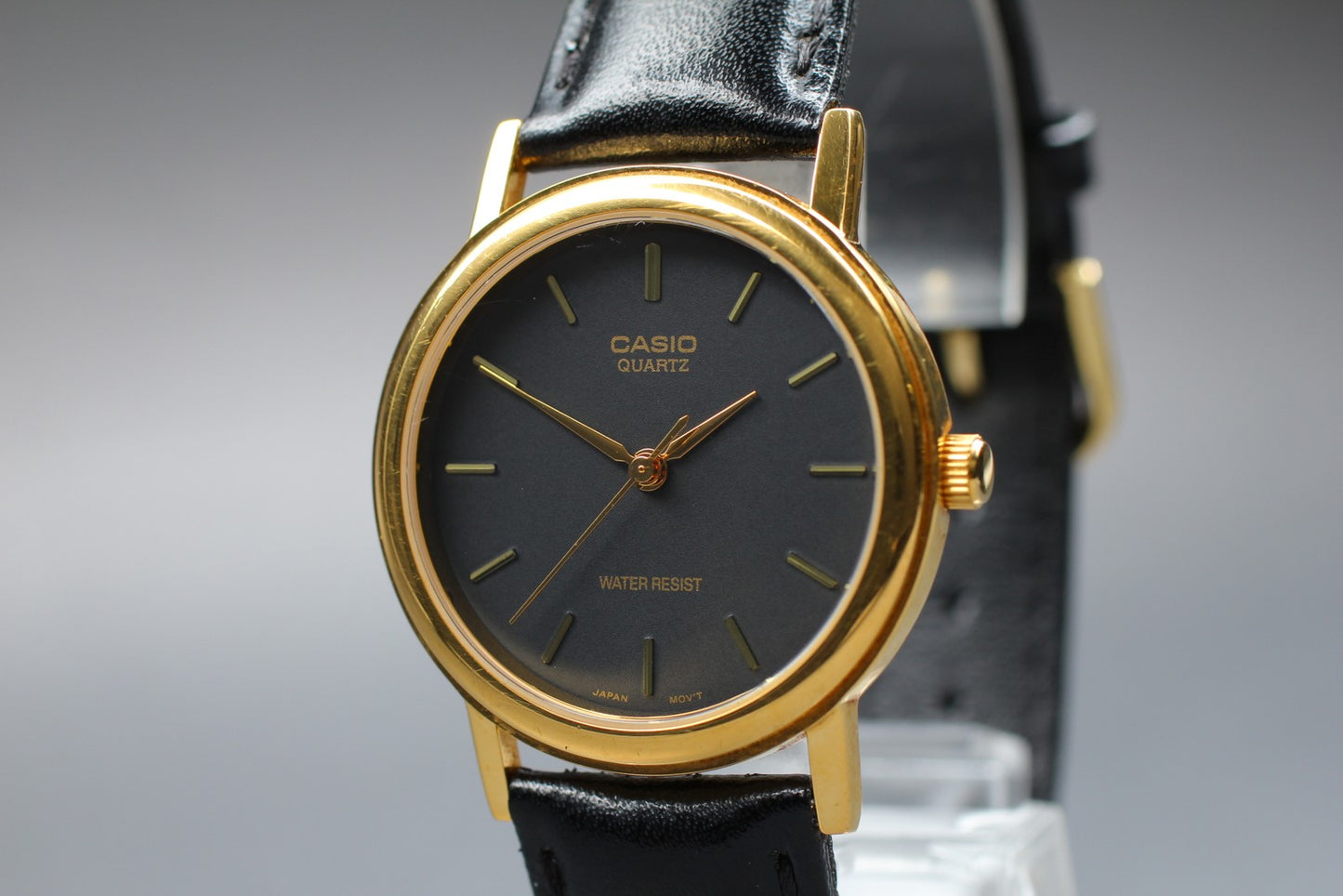 Vintage [N MINT] CASIO MTP-1095 Round 33mm Black Gold Quartz Men's Watch JAPAN