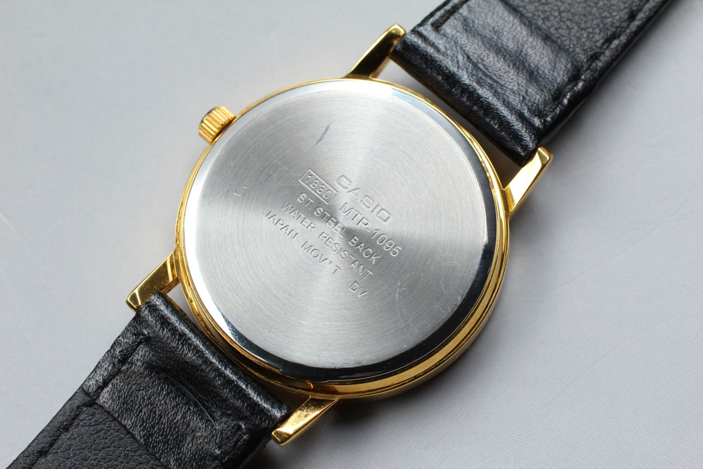 Vintage [N MINT] CASIO MTP-1095 Round 33mm Black Gold Quartz Men's Watch JAPAN