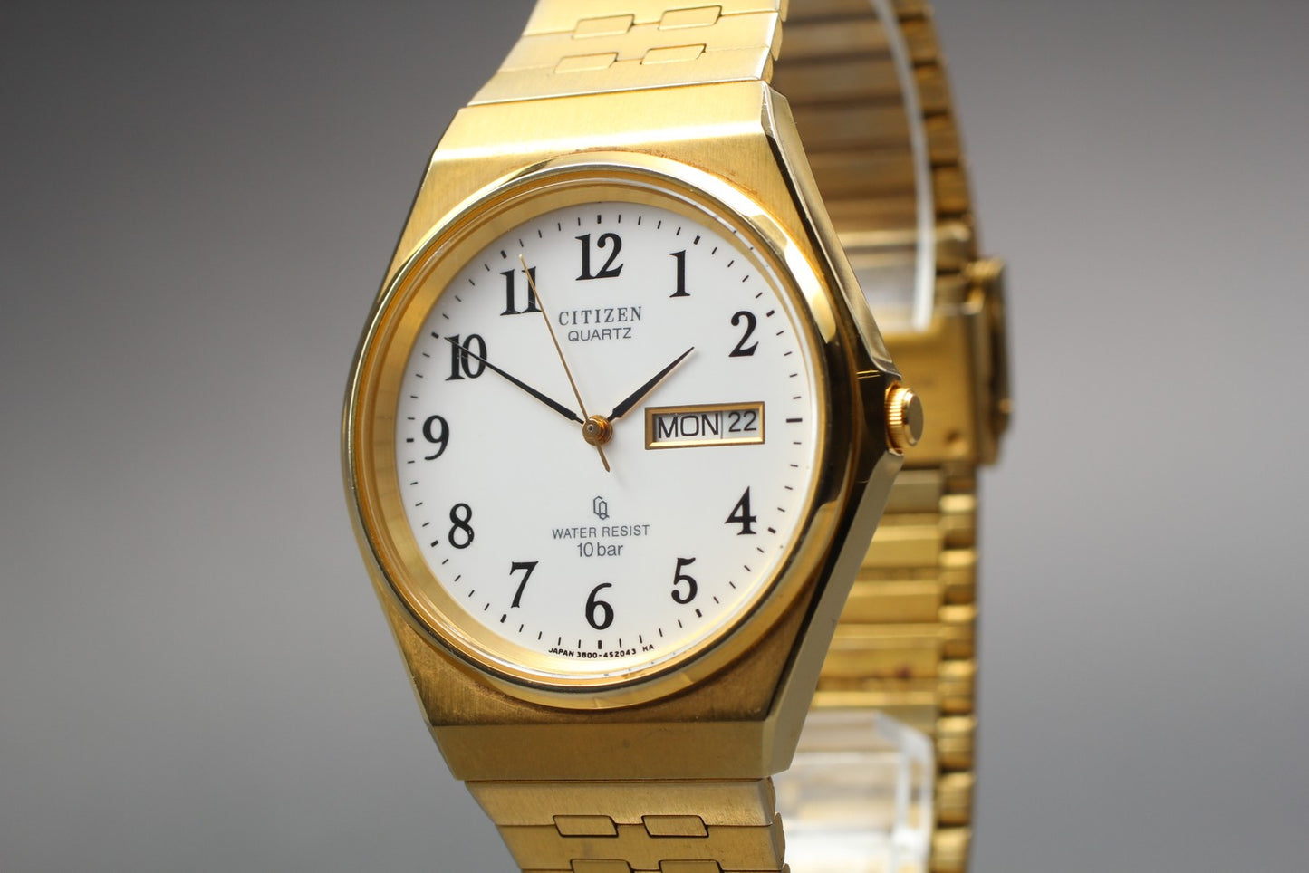 Vtg. [N MINT]CITIZEN 3800-451252 Gold Day/Date Bracelet Quartz Men's Watch JAPAN