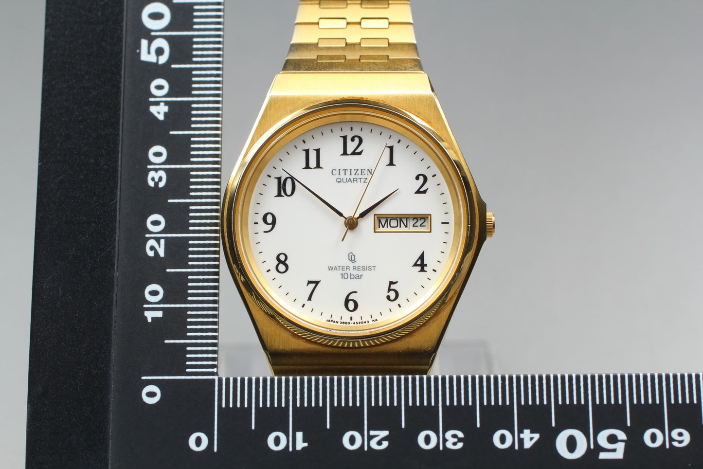 Vtg. [N MINT]CITIZEN 3800-451252 Gold Day/Date Bracelet Quartz Men's Watch JAPAN