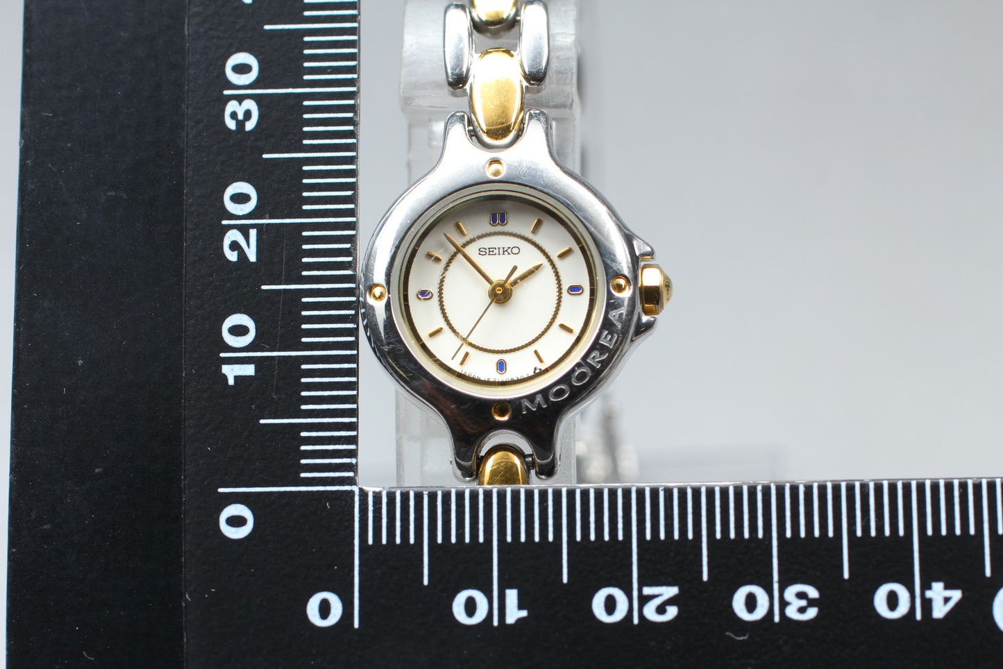 Vtg.1988 [N MINT] SEIKO MOOREA 1F21-0A50 Round 20mm Quartz Ladies Watch JAPAN