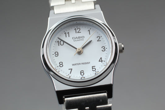 Vintage.[N MINT] CASIO LQ-333 Round 23mm White Quartz Ladies Watch From JAPAN