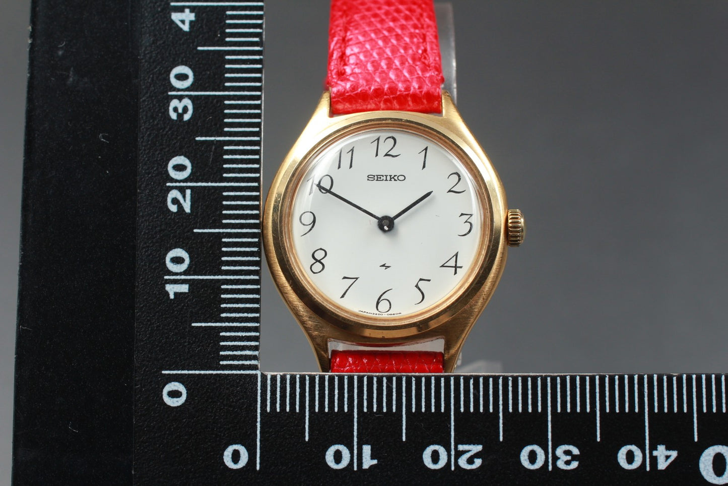 Vtg.1994 [N MINT] SEIKO 2220-0320  Round 26mm Pink Manual Ladies Watch JAPAN