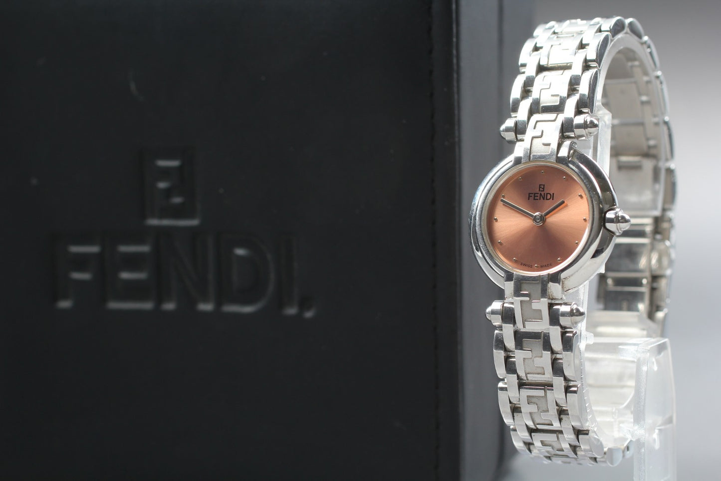 Vin. [N MINT] FENDI 750L FF Pink Round 24mm Bracelet Quartz Ladies Watch JAPAN