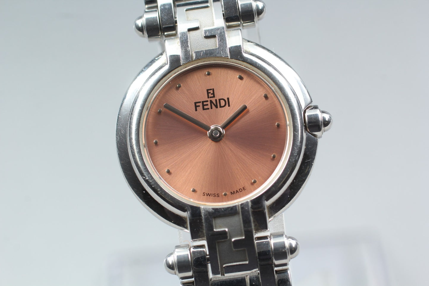 Vin. [N MINT] FENDI 750L FF Pink Round 24mm Bracelet Quartz Ladies Watch JAPAN