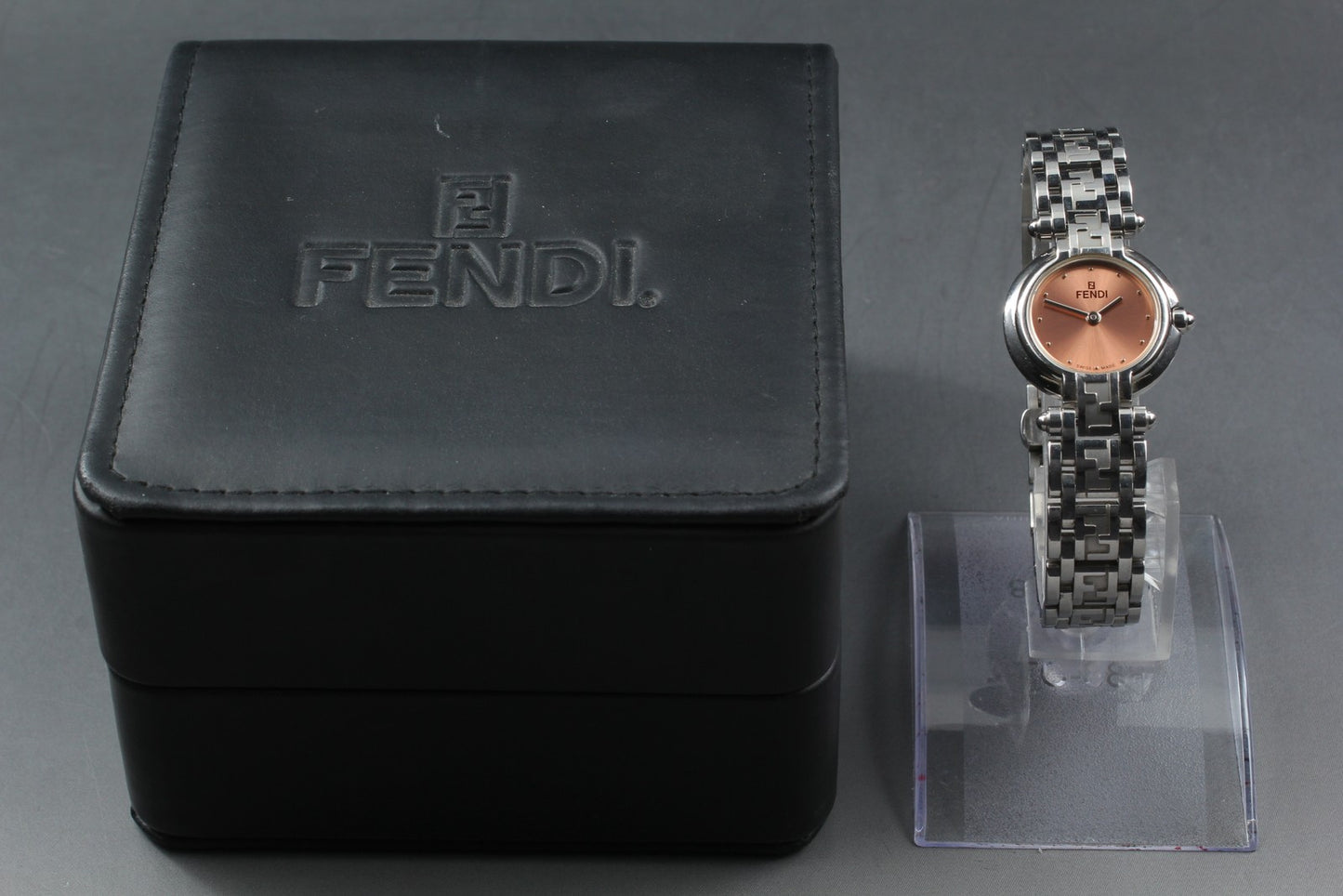 Vin. [N MINT] FENDI 750L FF Pink Round 24mm Bracelet Quartz Ladies Watch JAPAN