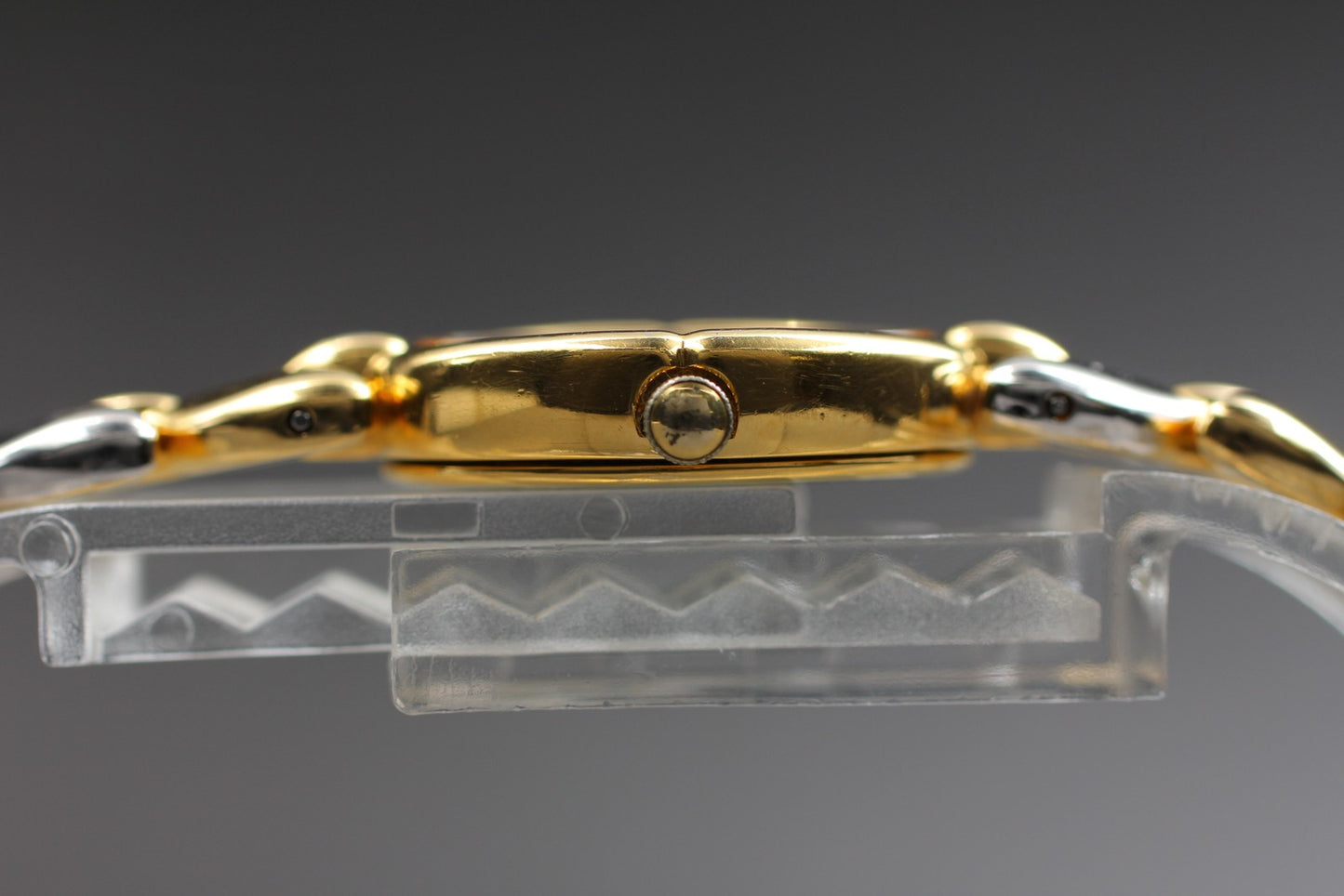 [Near MINT / New Batt] NINA RICCI 2P20-6190 Bracelet Quartz Ladies Watch JAPAN