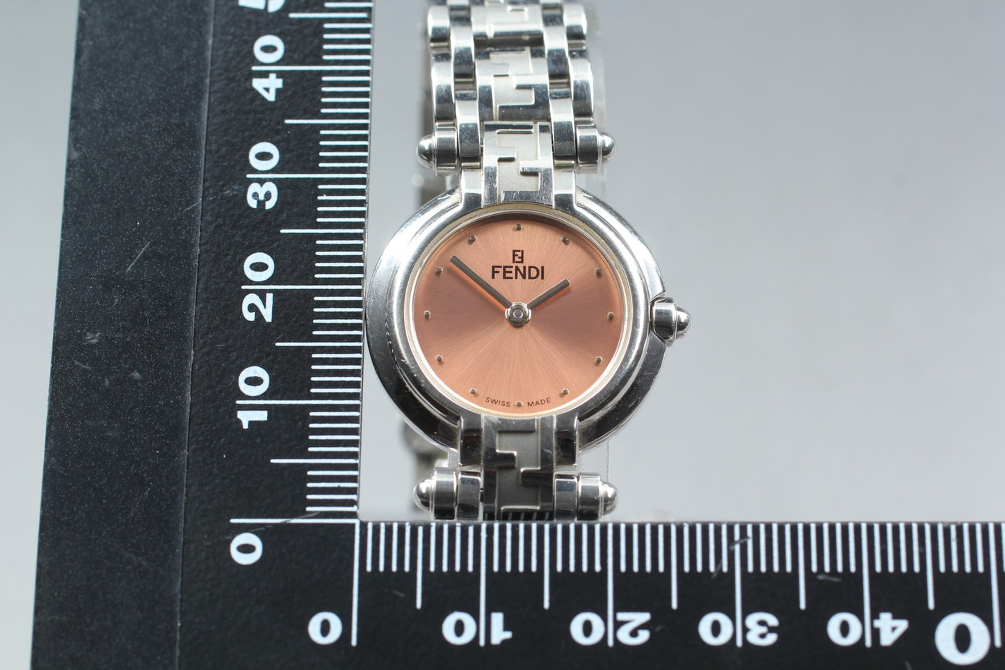 Vin. [N MINT] FENDI 750L FF Pink Round 24mm Bracelet Quartz Ladies Watch JAPAN