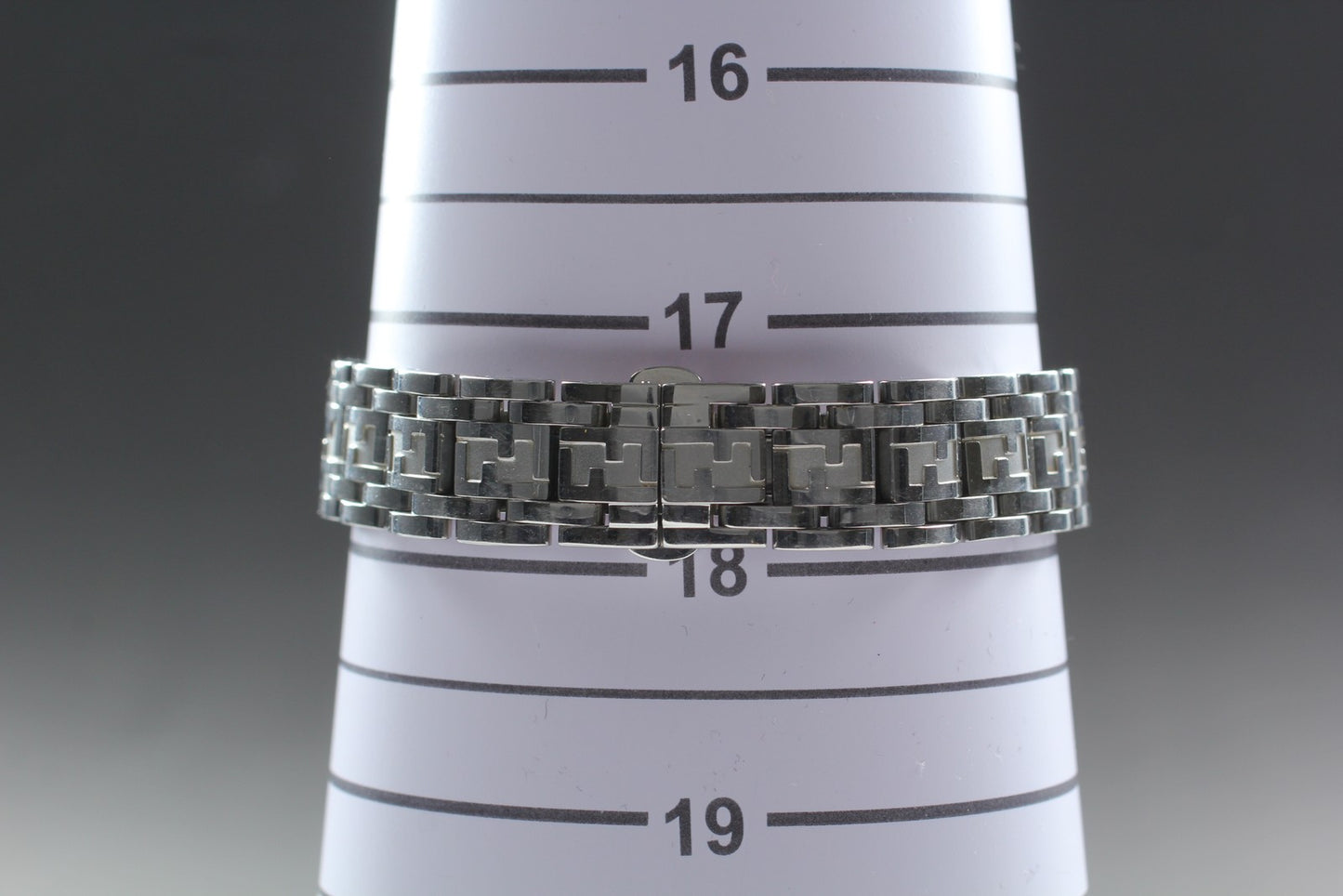 Vin. [N MINT] FENDI 750L FF Pink Round 24mm Bracelet Quartz Ladies Watch JAPAN