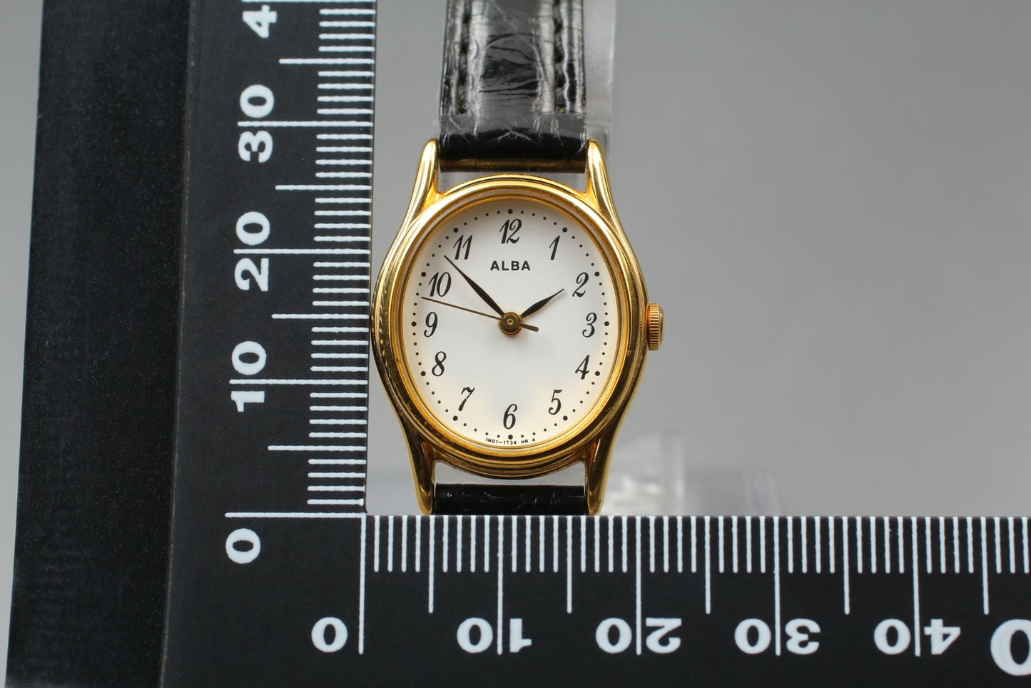 Vtg.1992[N MINT] SEIKO ALBA 1N01-5F90 Oval 19mm Quartz Ladies Watch From JAPAN