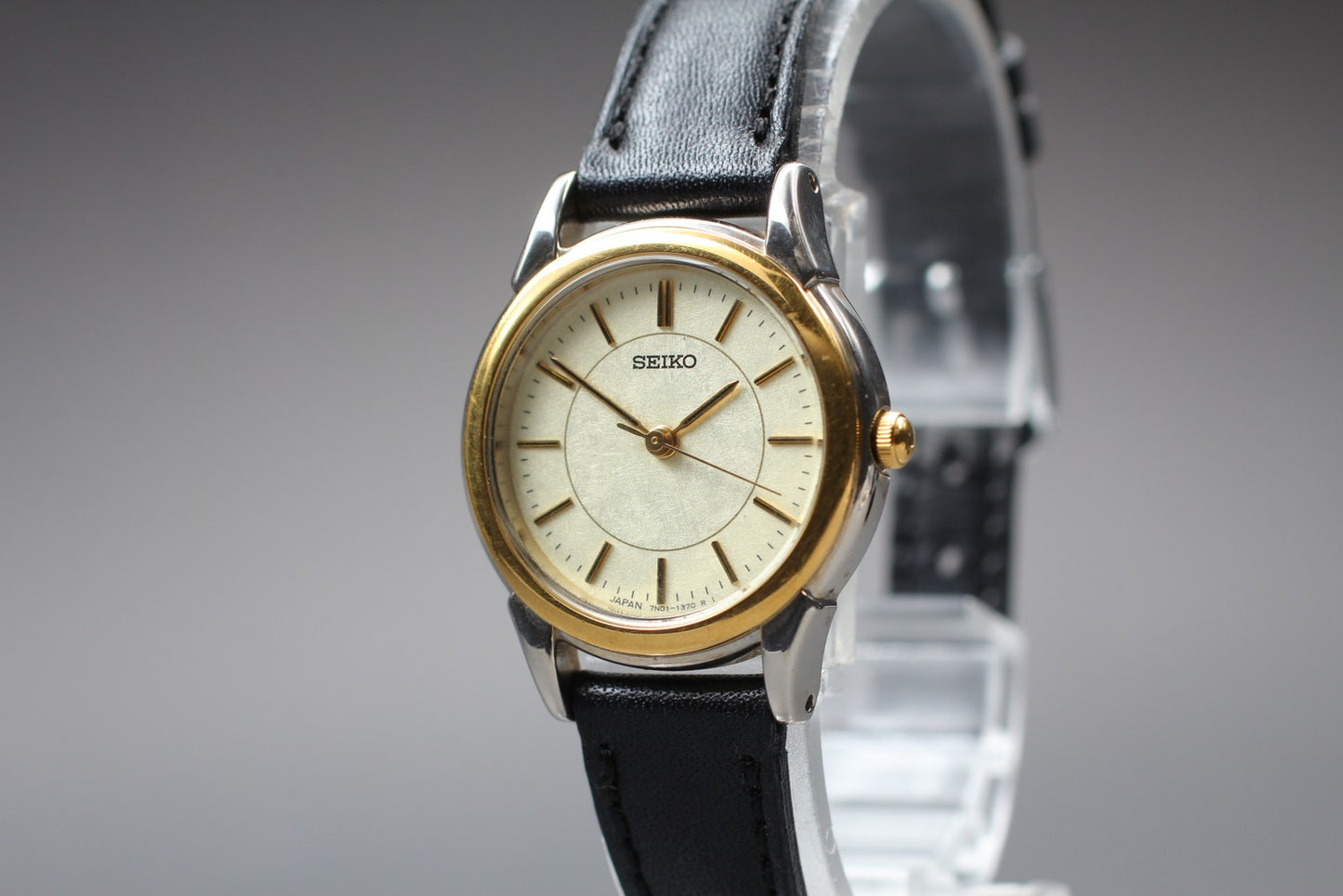 Vtg.1994 [N MINT] SEIKO 7N01-6880 Round 25mm Gold Quartz Ladies Watch From JAPAN