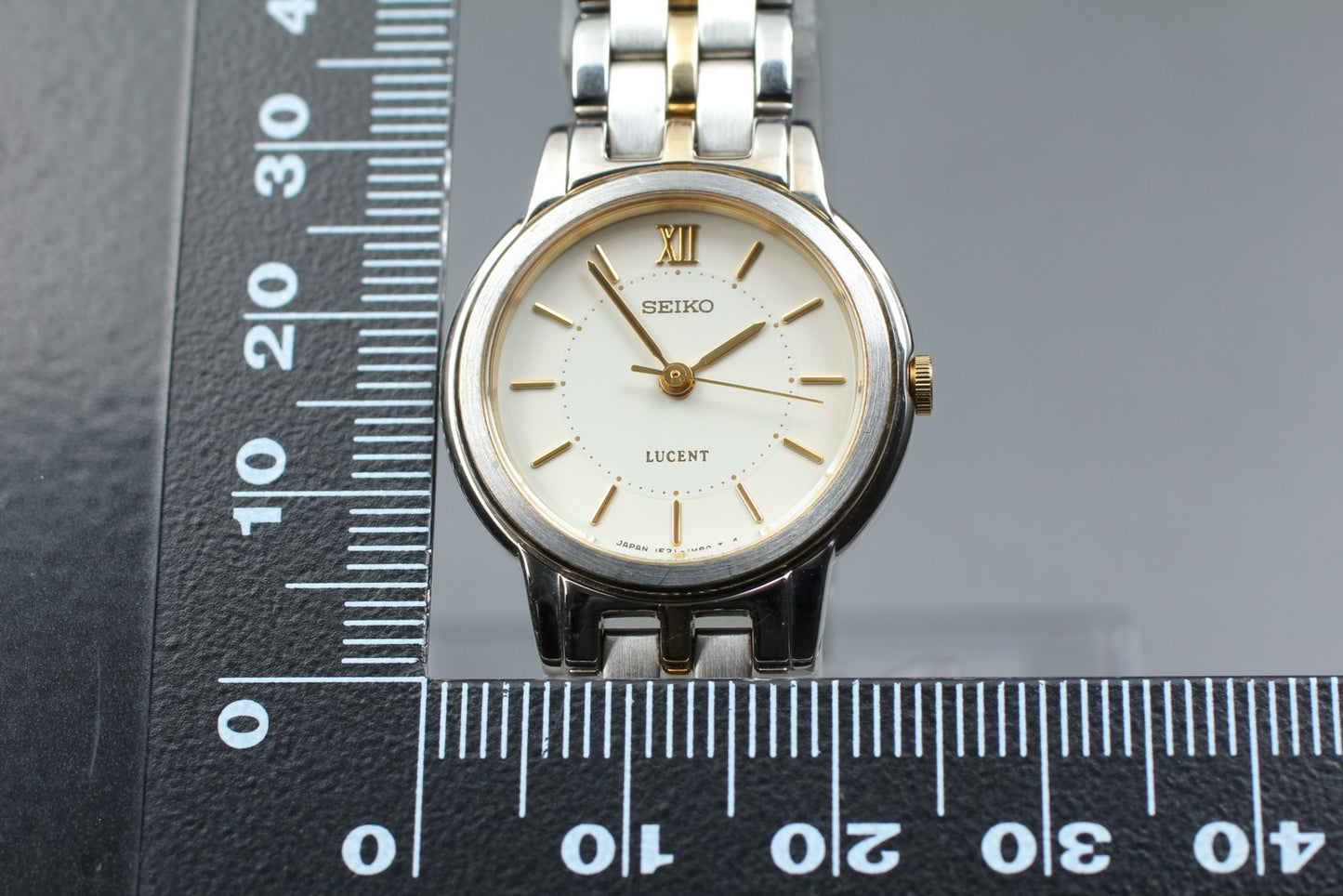 Vtg.1988[N MINT] SEIKO LUCENT 1F21-0K70 Roman Bracelet Quartz Ladies Watch JAPAN