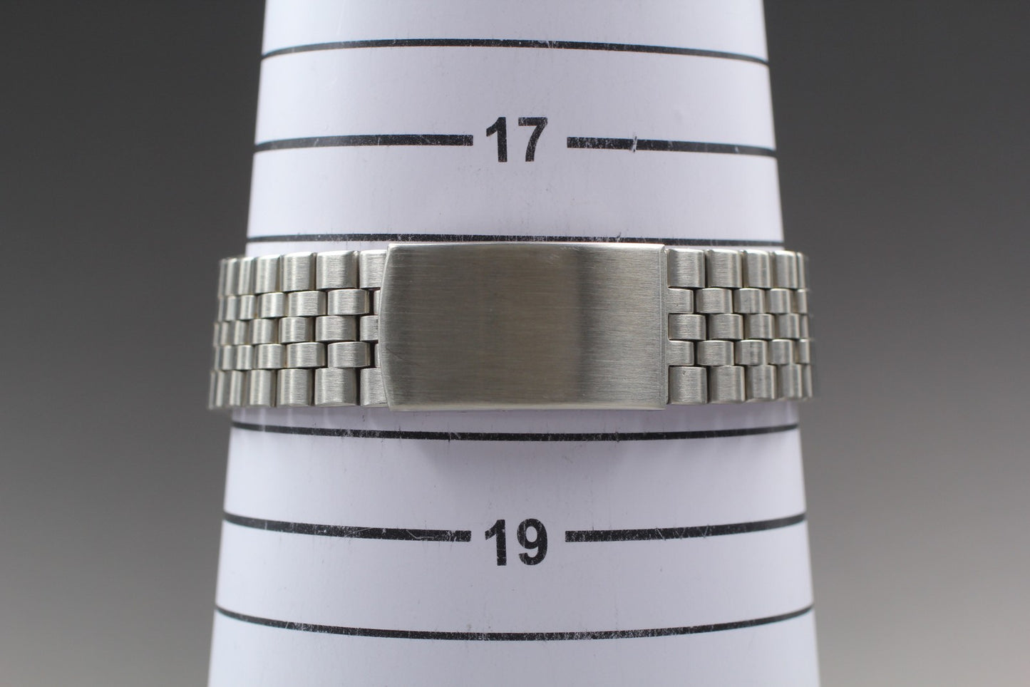 Vtg.1985 [Near MINT] SEIKO 7N01-7140 33mm Silver Quartz Men's Watch From JAPAN