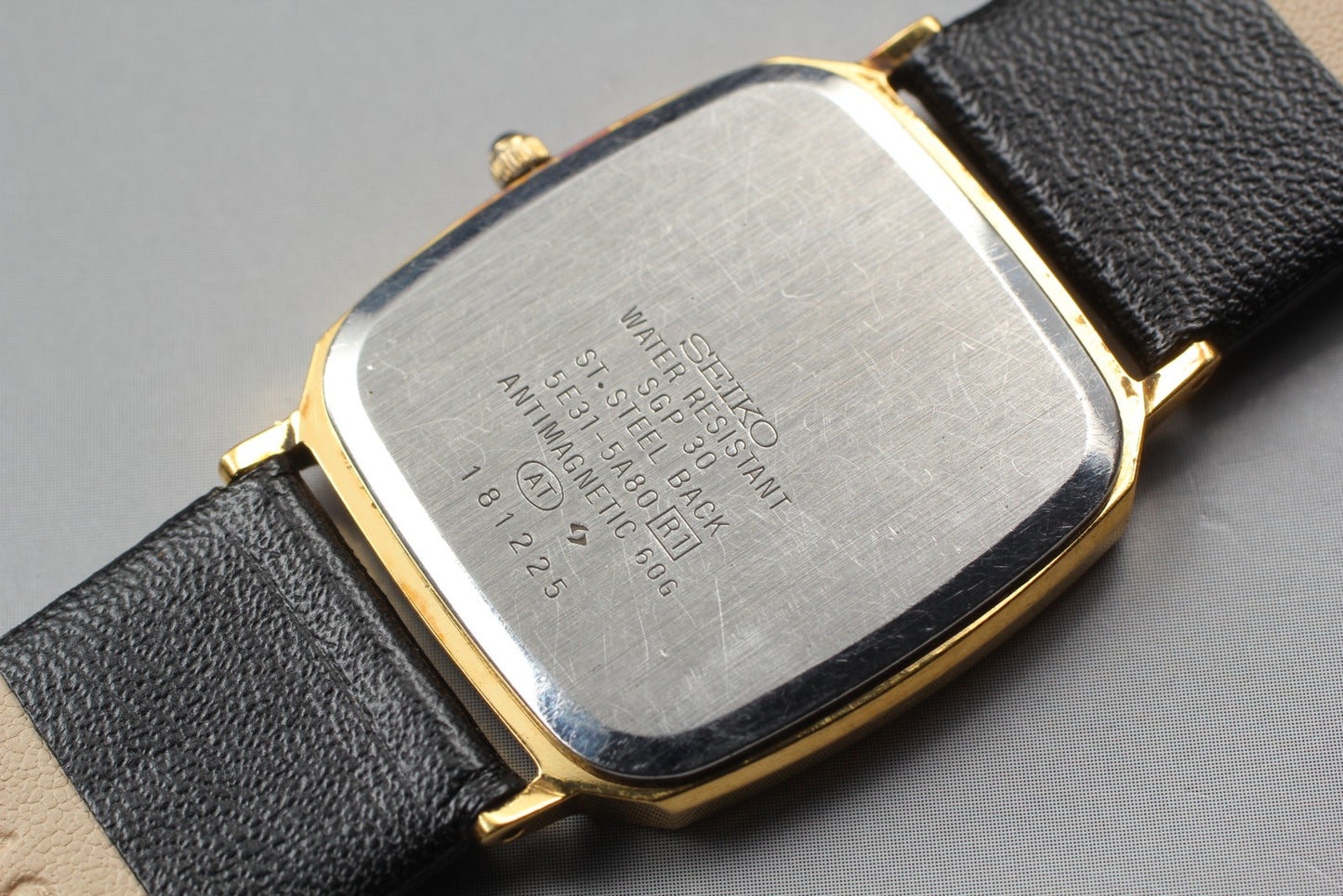 Vin.1991[Near MINT] SEIKO Dolce 5E31-5A80 Tank Gold Quartz Men's Watch JAPAN